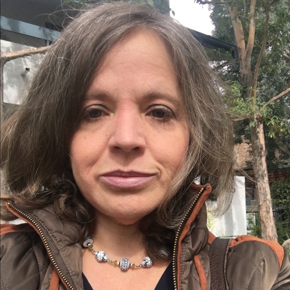 Meet your Posher, Amanda - Picture 1 of 1